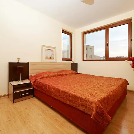 Апартхотел Stanny Court Несебър