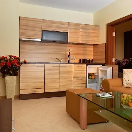 Апартхотел Stanny Court Несебър