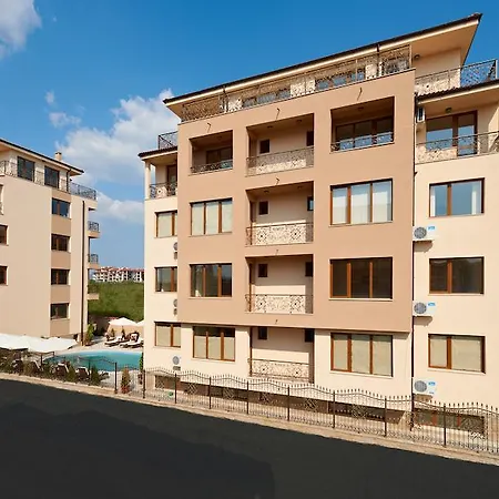 Апартхотел Stanny Court 3*